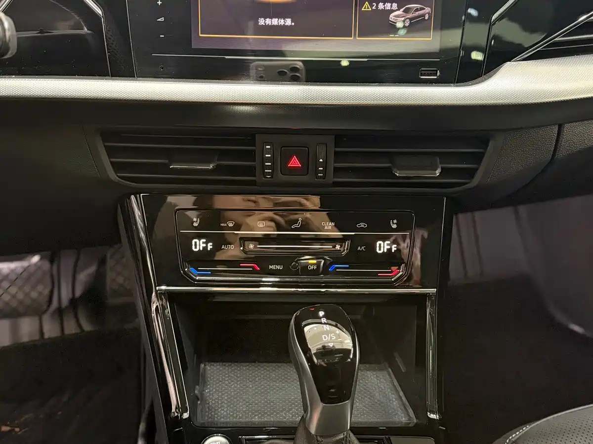Volkswagen Passat 2024 380TSI Starlight Dragon Soaring Edition фото 5