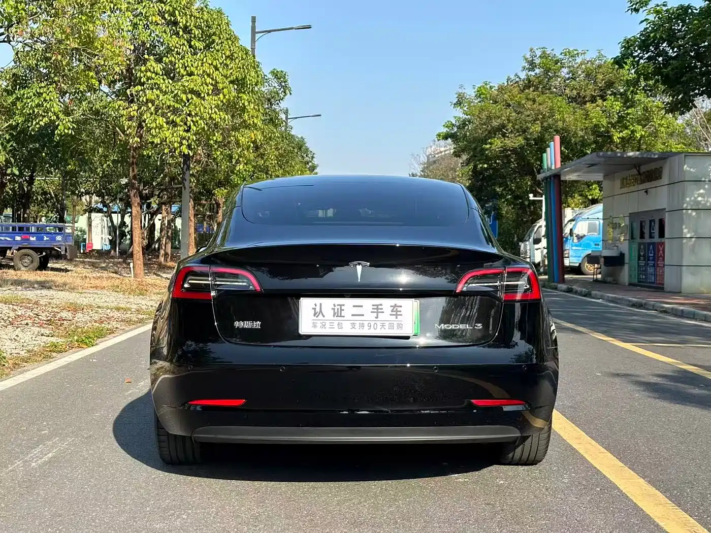 TESLA MODEL 3
