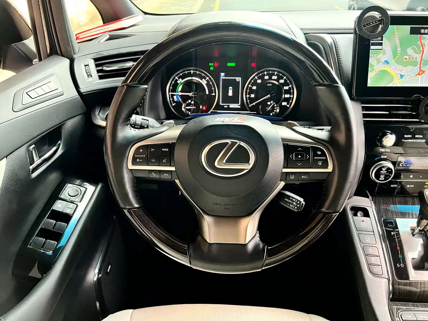 Lexus LM 2020 300h 4-Seat Imperial Edition фото 17