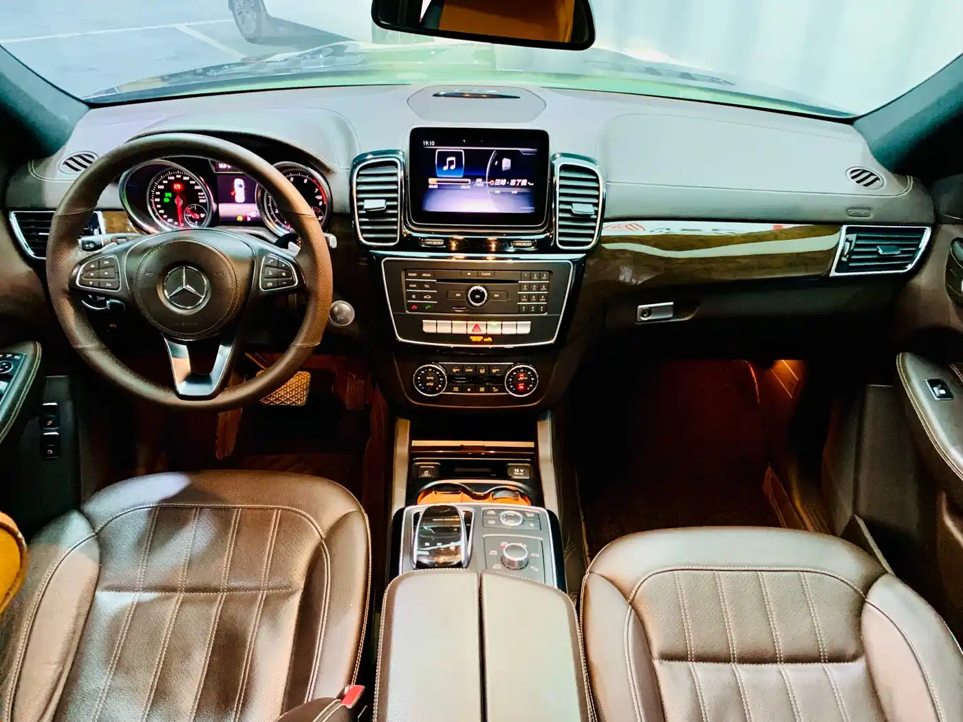 Mercedes-Benz GLS 2018 GLS 400 4MATIC Luxury фото 9