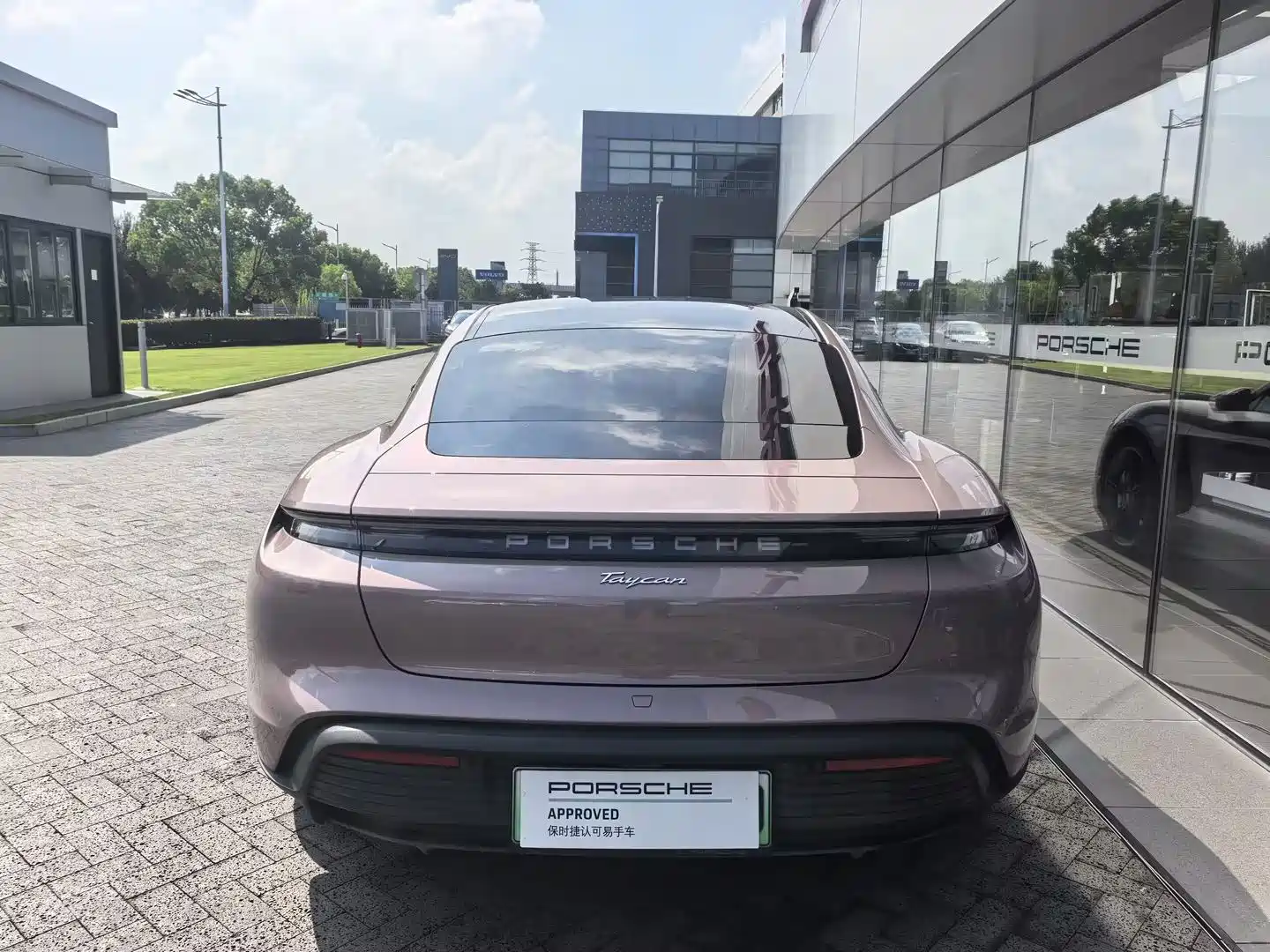 صورة 8 - Porsche Taycan