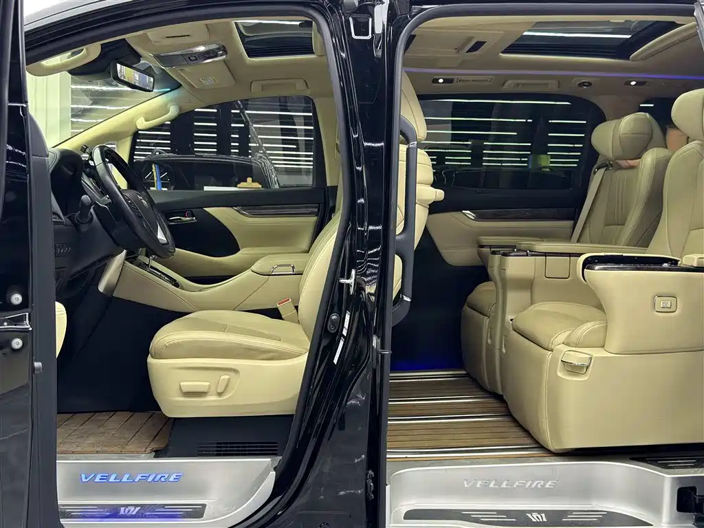 Toyota Vellfire 2021 Crown Hybrid 2.5L HV Premium Edition фото 6