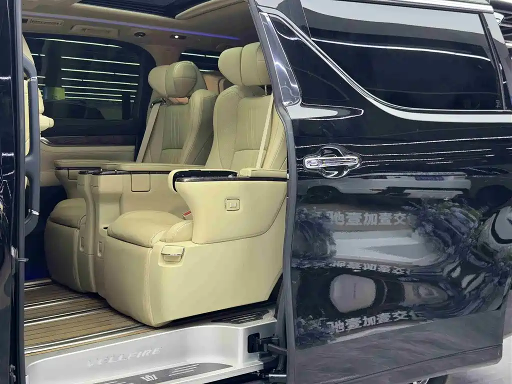 Toyota Vellfire 2021 Crown Hybrid 2.5L HV Premium Edition фото 7