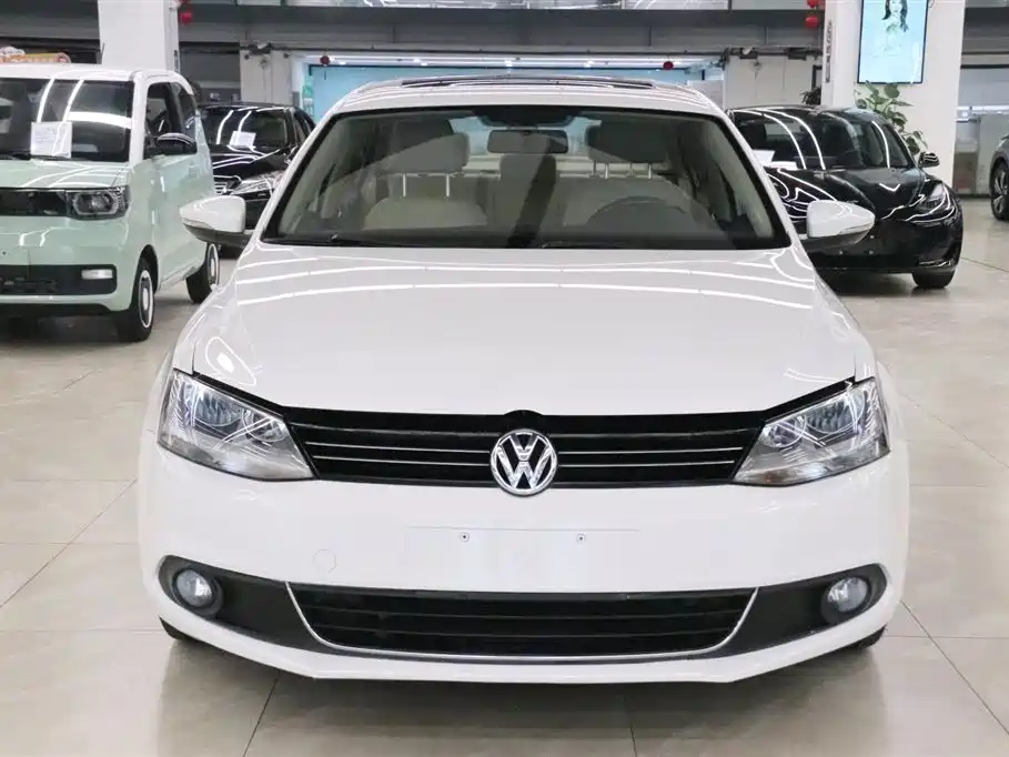 Volkswagen Sagitar 2012 1.4TSI Automatic Luxury фото 2