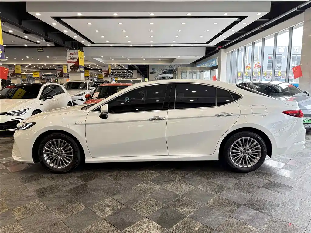 Toyota Camry 2024 Hybrid 2.0HGVP Luxury Edition фото 11