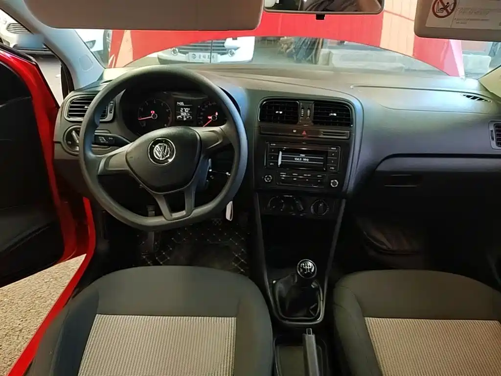 Volkswagen Polo 2016 1.4L Manual Trend фото 10