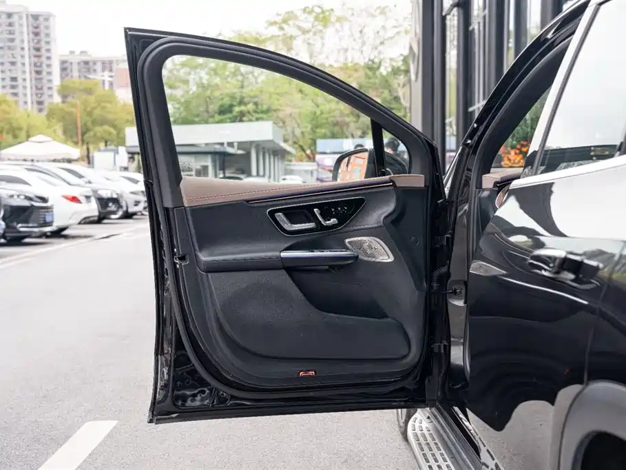 MERCEDES-BENZ EQE SUV