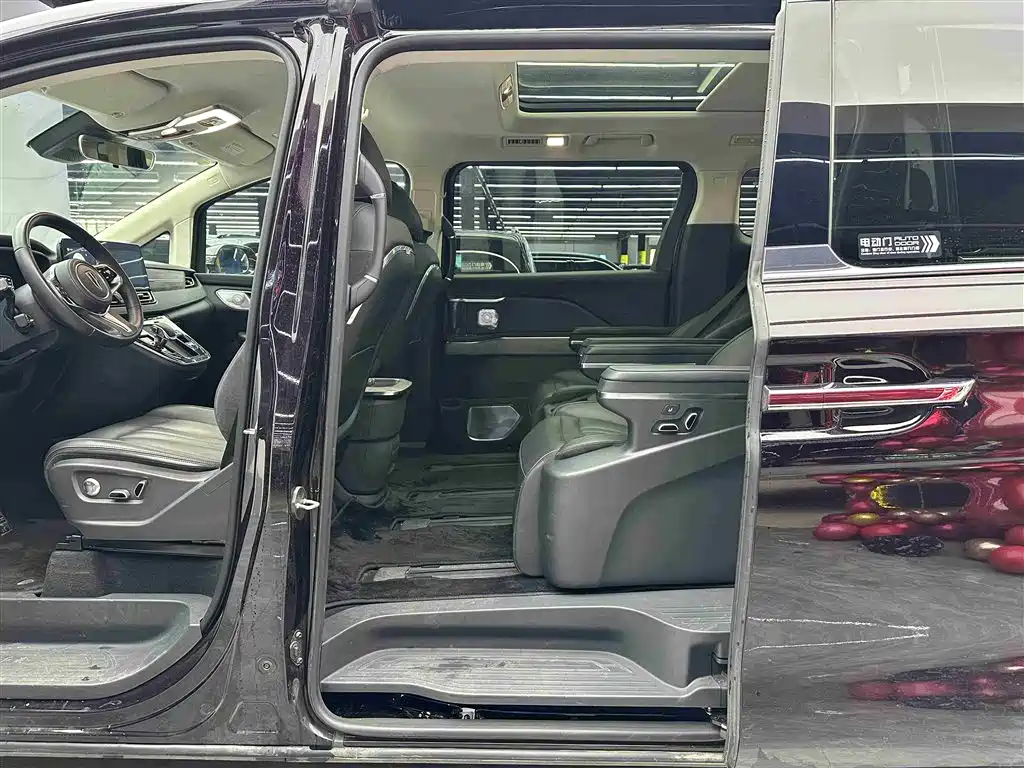 Hongqi HQ9 PHEV 2024 2024 Model 2.0T AWD Business Edition