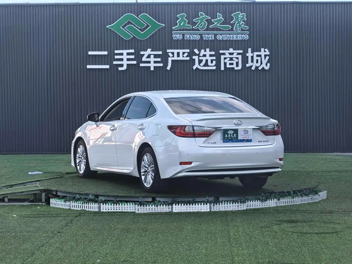 Lexus ES 2015 200 Elite Edition фото 20