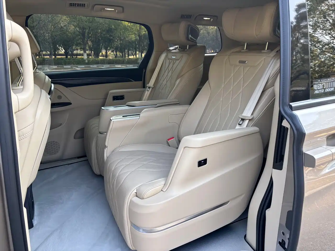 Buick GL8 2023 ES Landmaster Exclusive фото 9