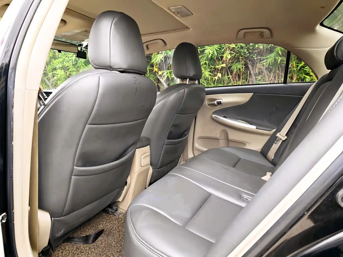 Toyota Corolla 2011 1.8L CVT GL-i фото 12