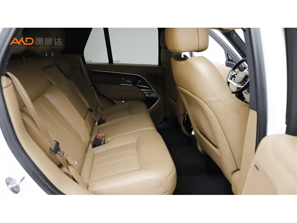 Land Rover Range Rover 2023 3.0 L6 360PS Golden Age Edition фото 8