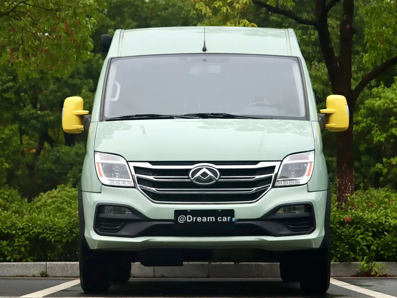 Photo 2 - Maxus V80 RV