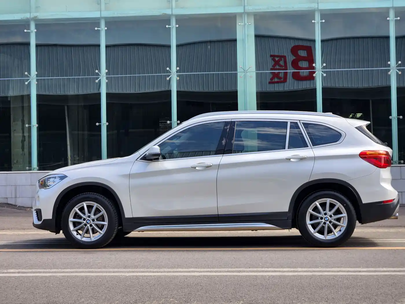 BMW X1 2019 sDrive18Li Fashion Model фото 11