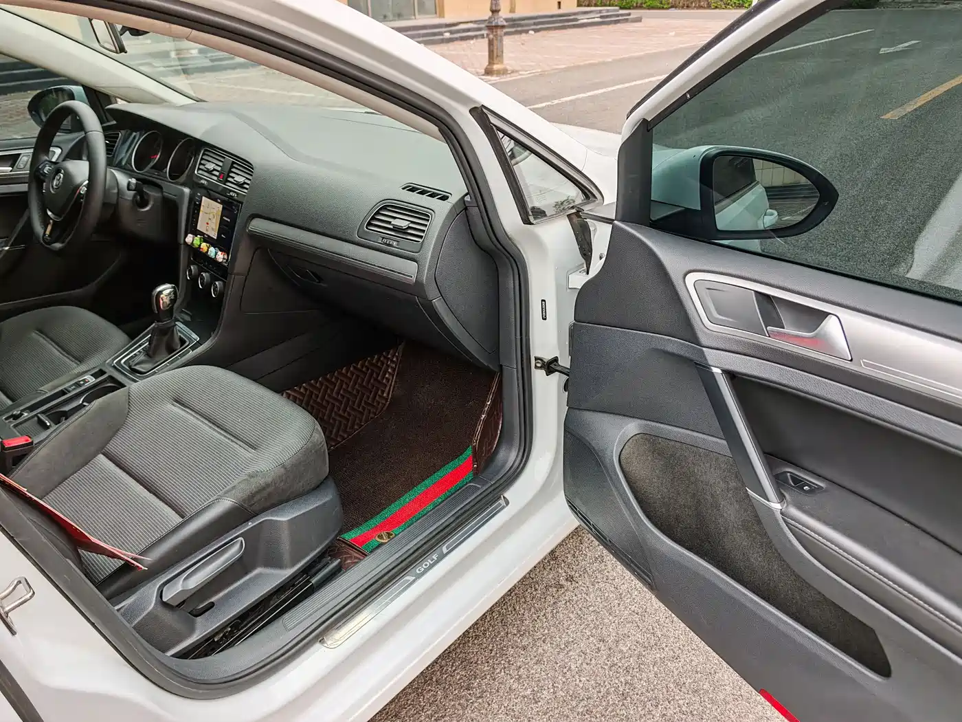 Volkswagen Golf 2020 Beloved Edition 280TSI DSG Comfort фото 14