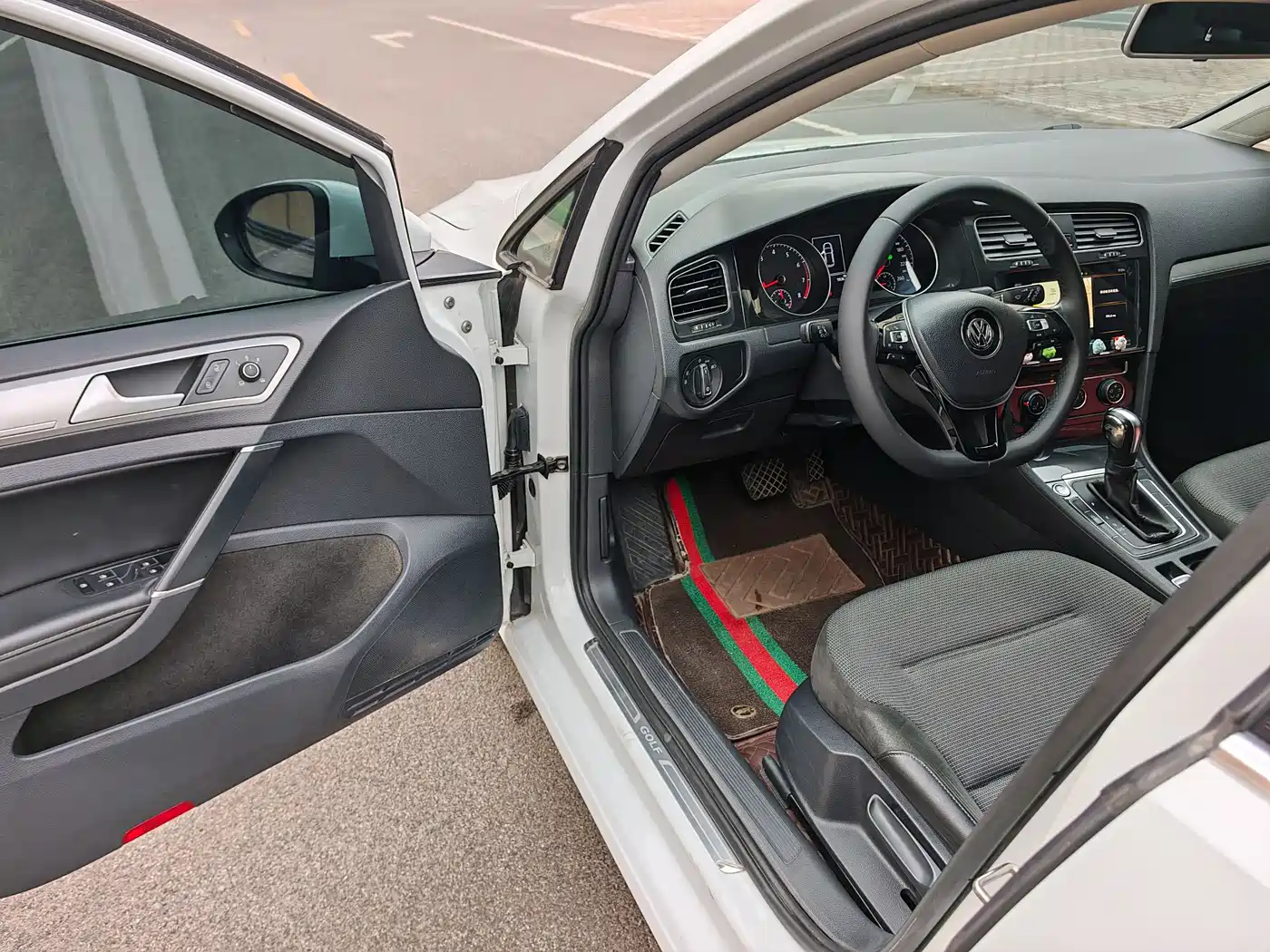 Volkswagen Golf 2020 Beloved Edition 280TSI DSG Comfort фото 8