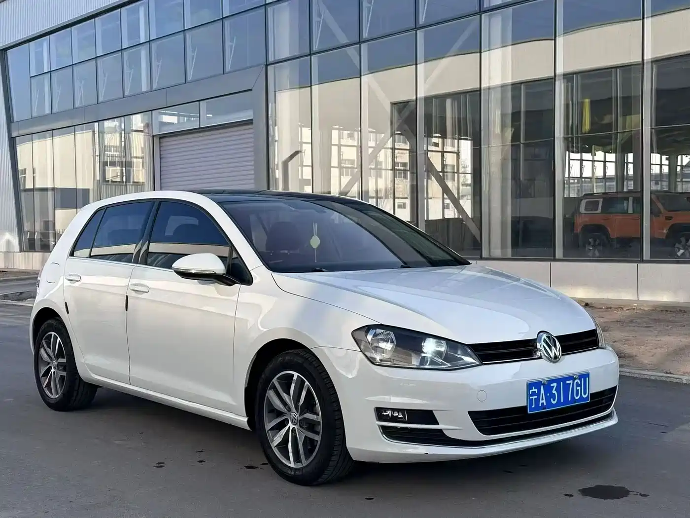 Volkswagen Golf 2016 230TSI Automatic Luxury фото 3