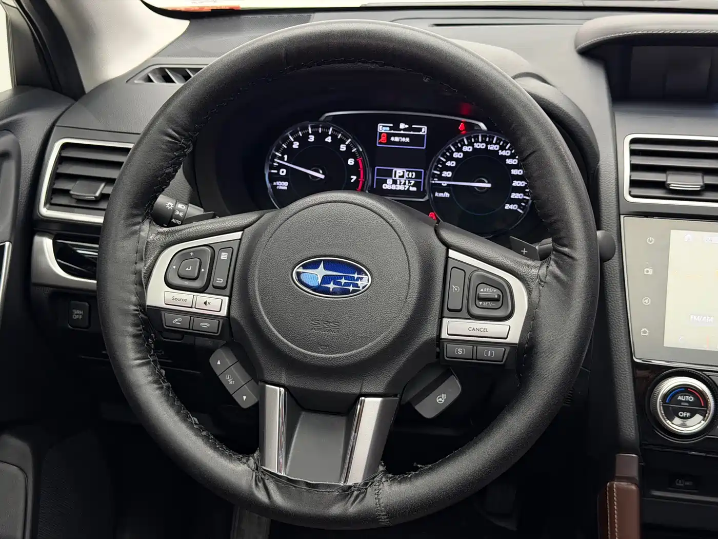 Subaru Forester 2017 2.5i Luxury Special Edition фото 19
