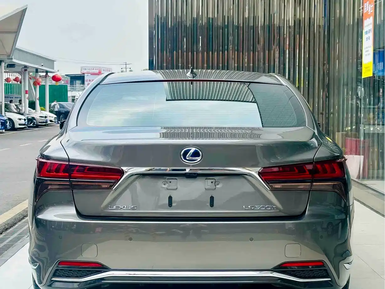 Lexus LS 2021 500h Executive Edition фото 4