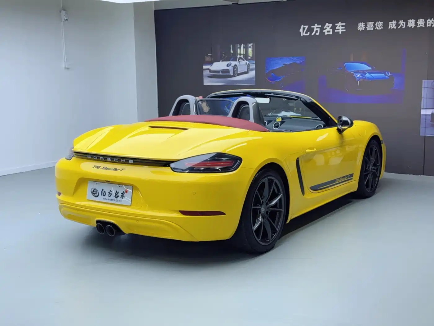 Porsche 718 2019 Boxster T 2.0T фото 15