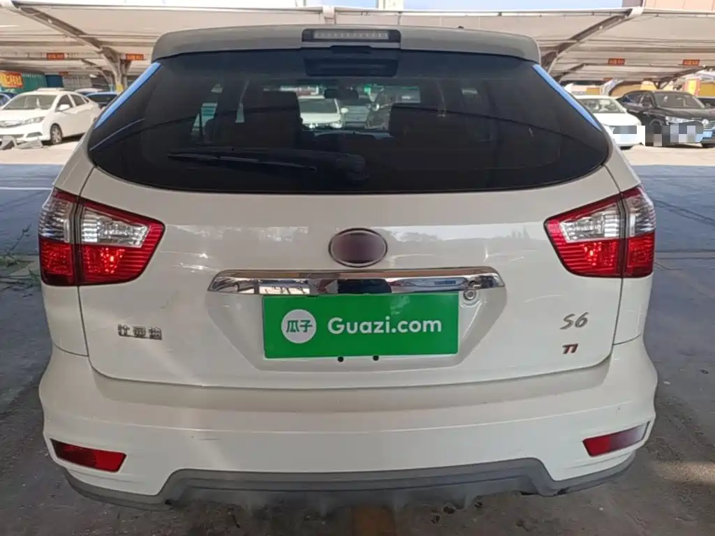 BYD S6 2014 2014 Model 1.5TI Manual Luxury 5-Seater