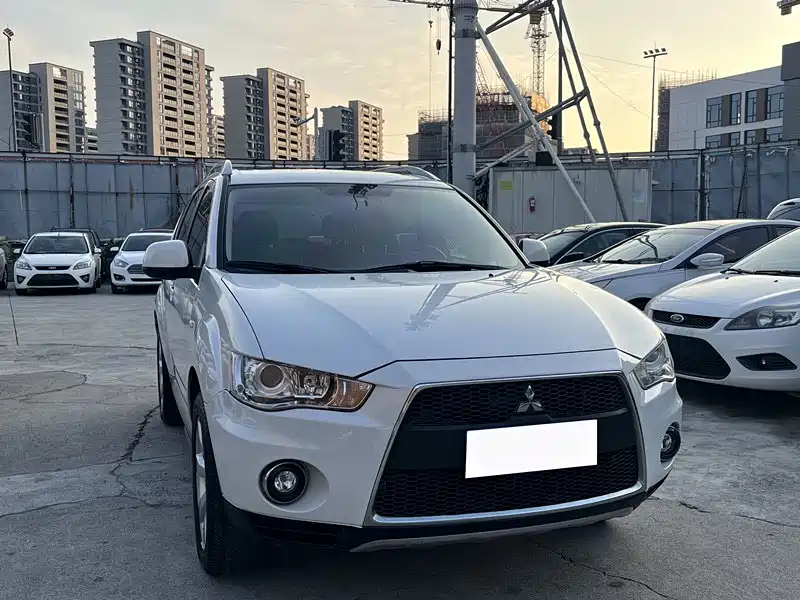 Mitsubishi Outlander (Import) 2010 Outlander 2.4 Fashion Edition фото 3