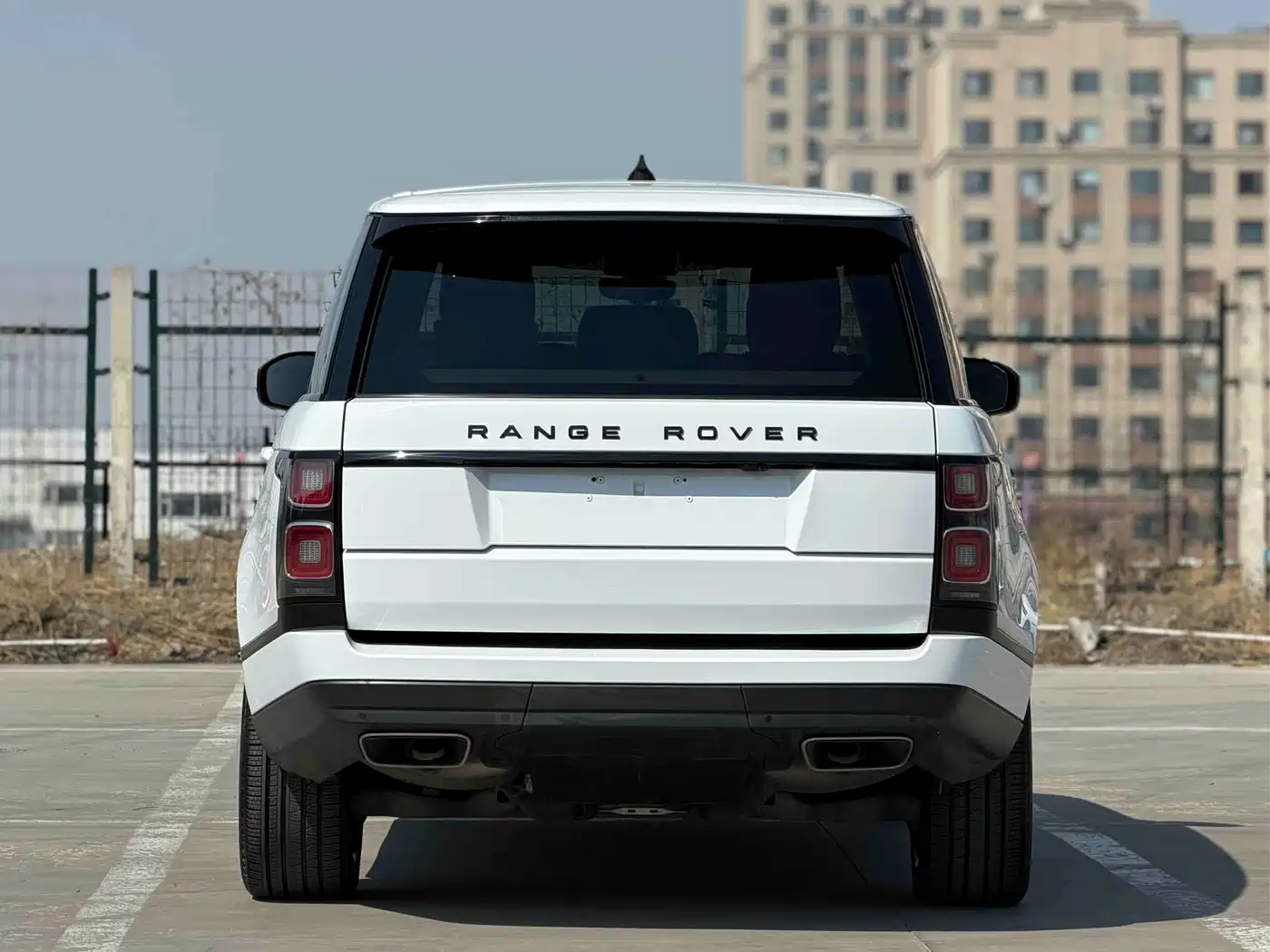 Land Rover Range Rover 2020 3.0 L6 Heritage Extended Edition фото 5