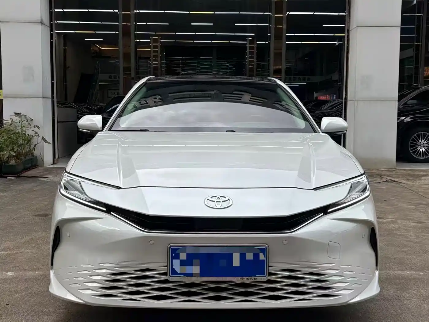Toyota Camry 2024 Hybrid 2.5HG Premium Edition фото 2