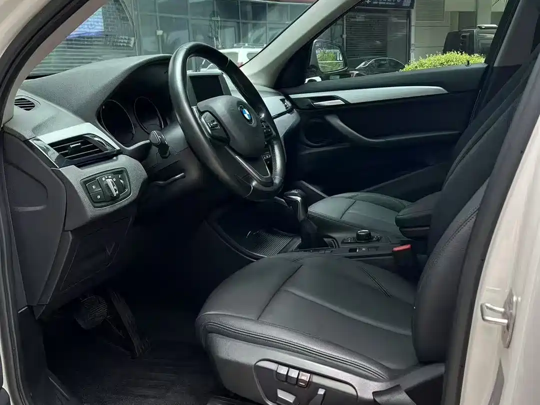 BMW X1 2018 sDrive20Li Leading Model фото 4