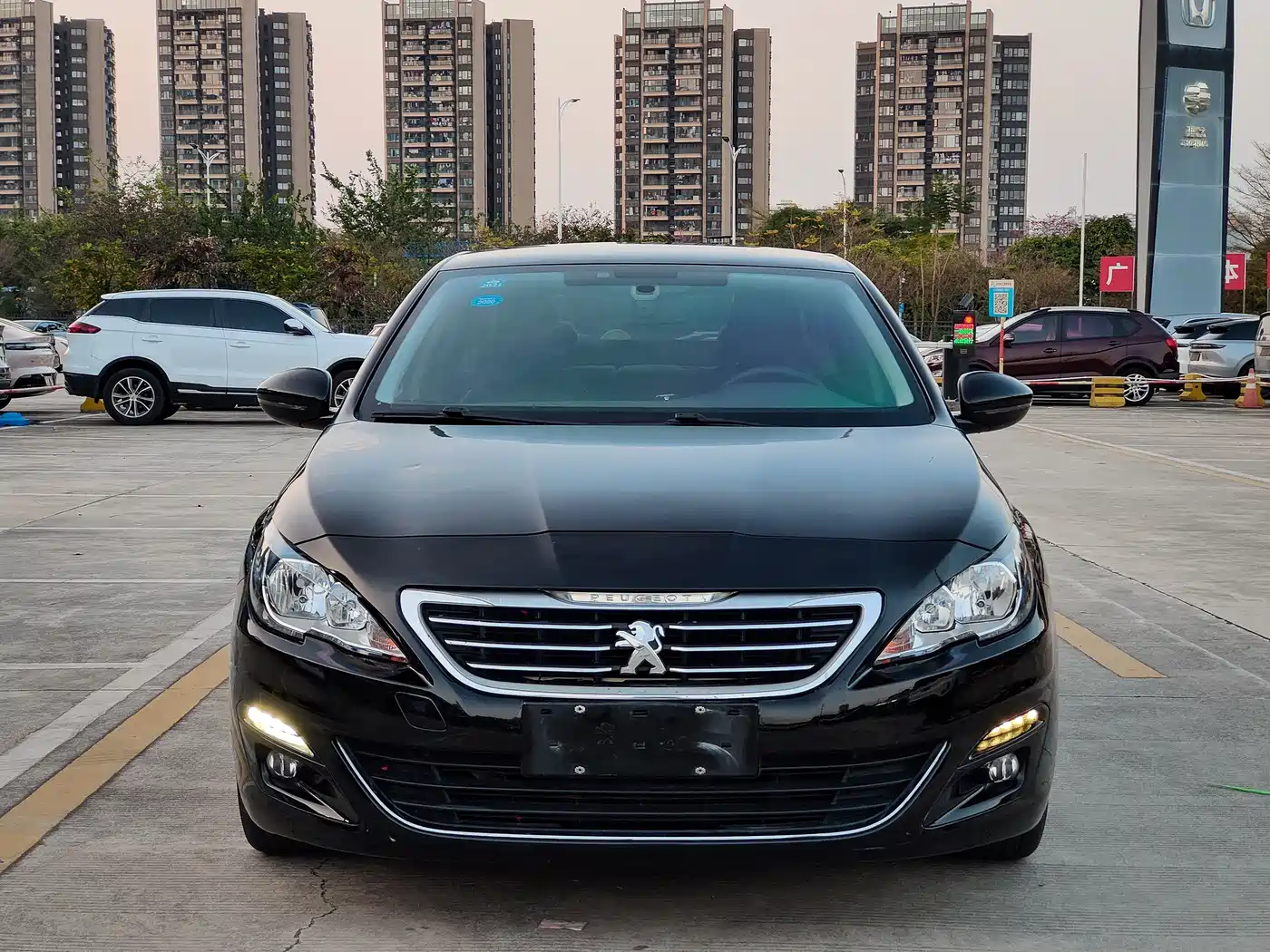Peugeot 408 2014 1.8L Automatic Leading Edition фото 2