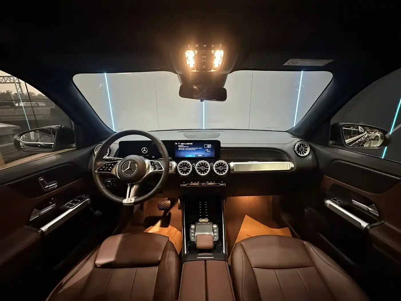 MERCEDES-BENZ GLB