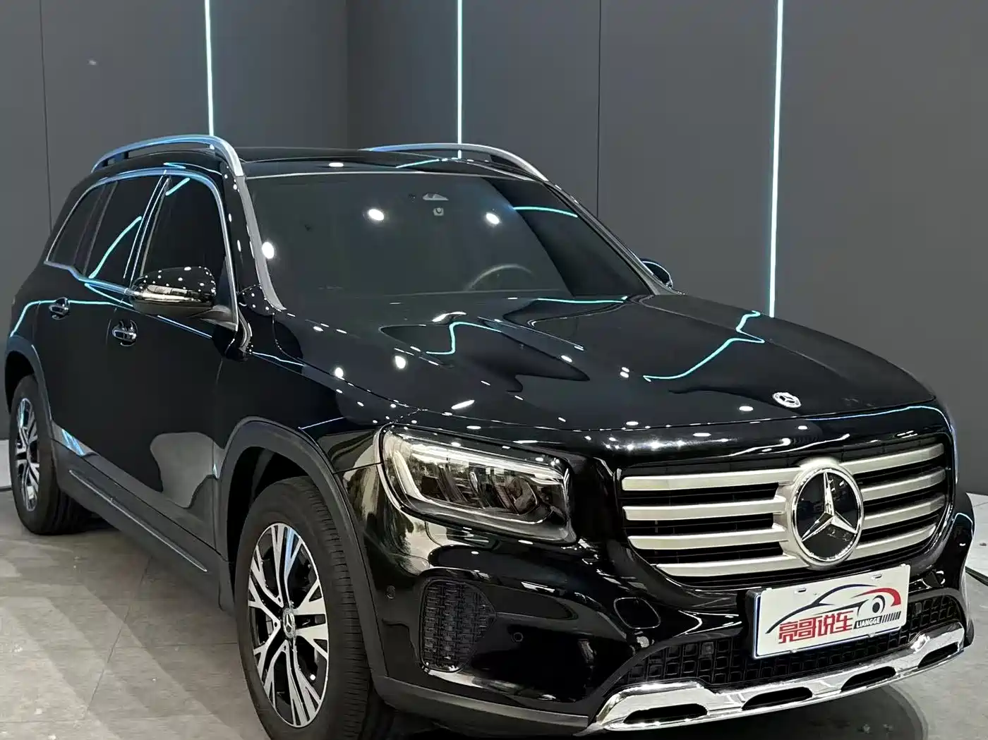 MERCEDES-BENZ GLB