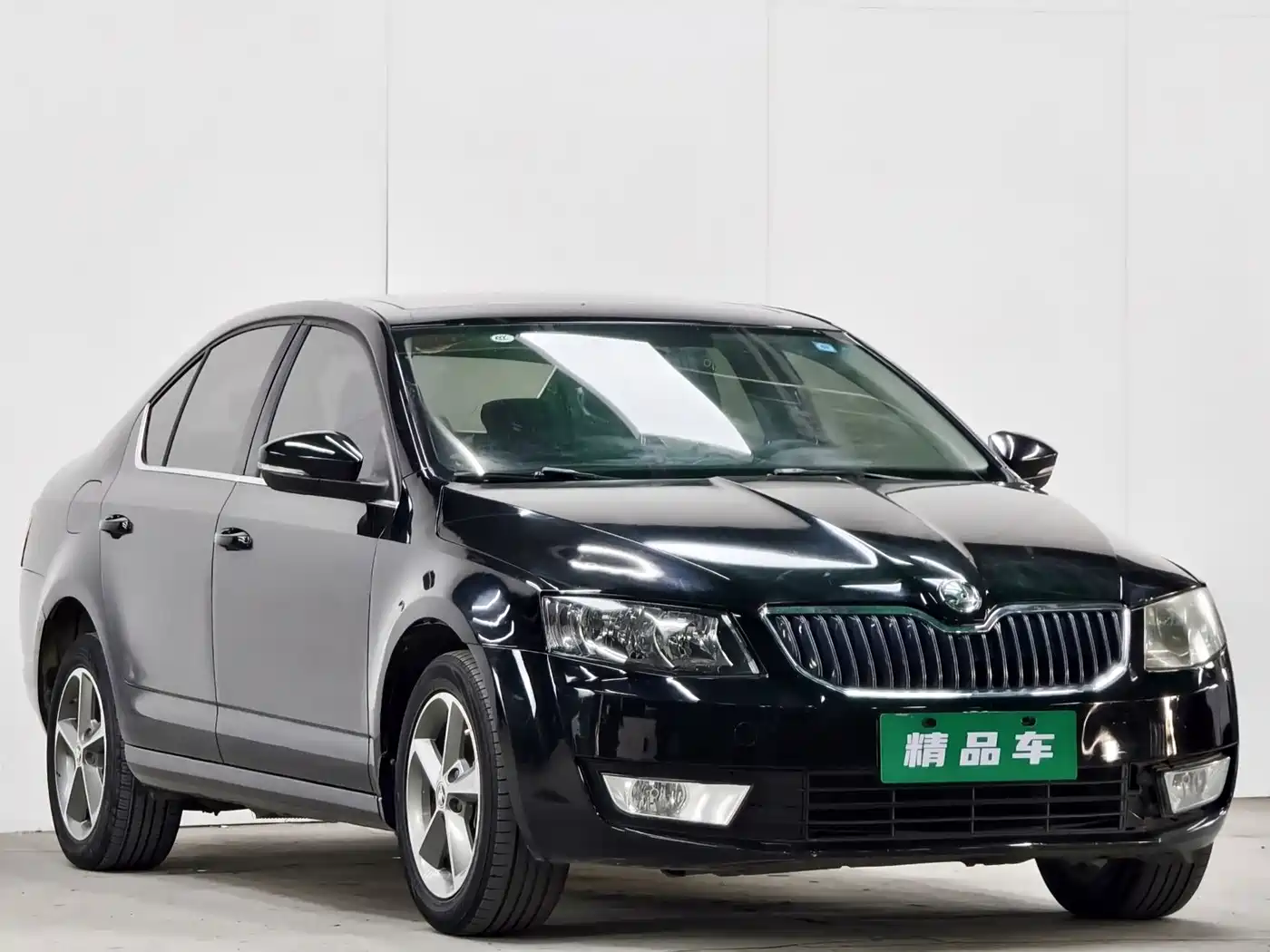 Škoda Octavia 2016 1.6L Automatic Pioneer Edition фото 3
