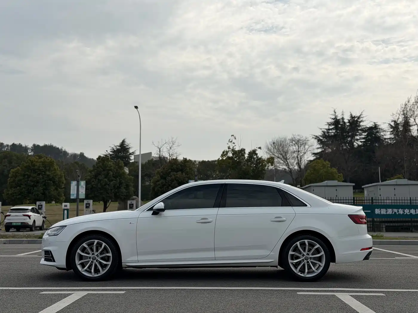 Audi A4L 2018 30th Anniversary 40 TFSI Fashion фото 4