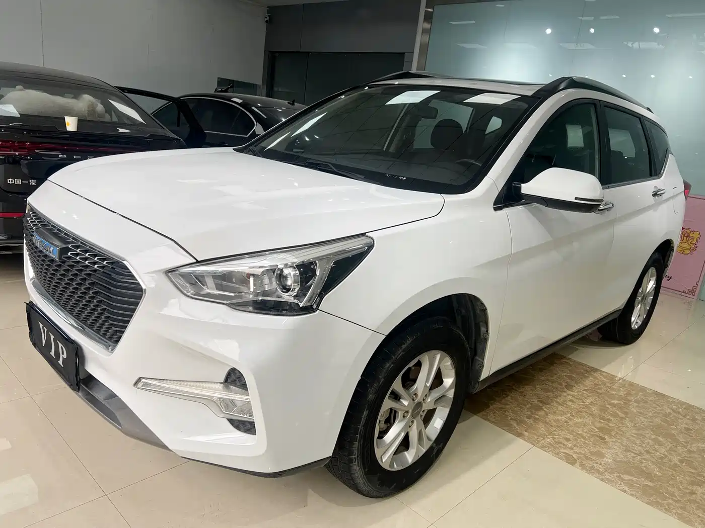 Photo 2 - Haval M6