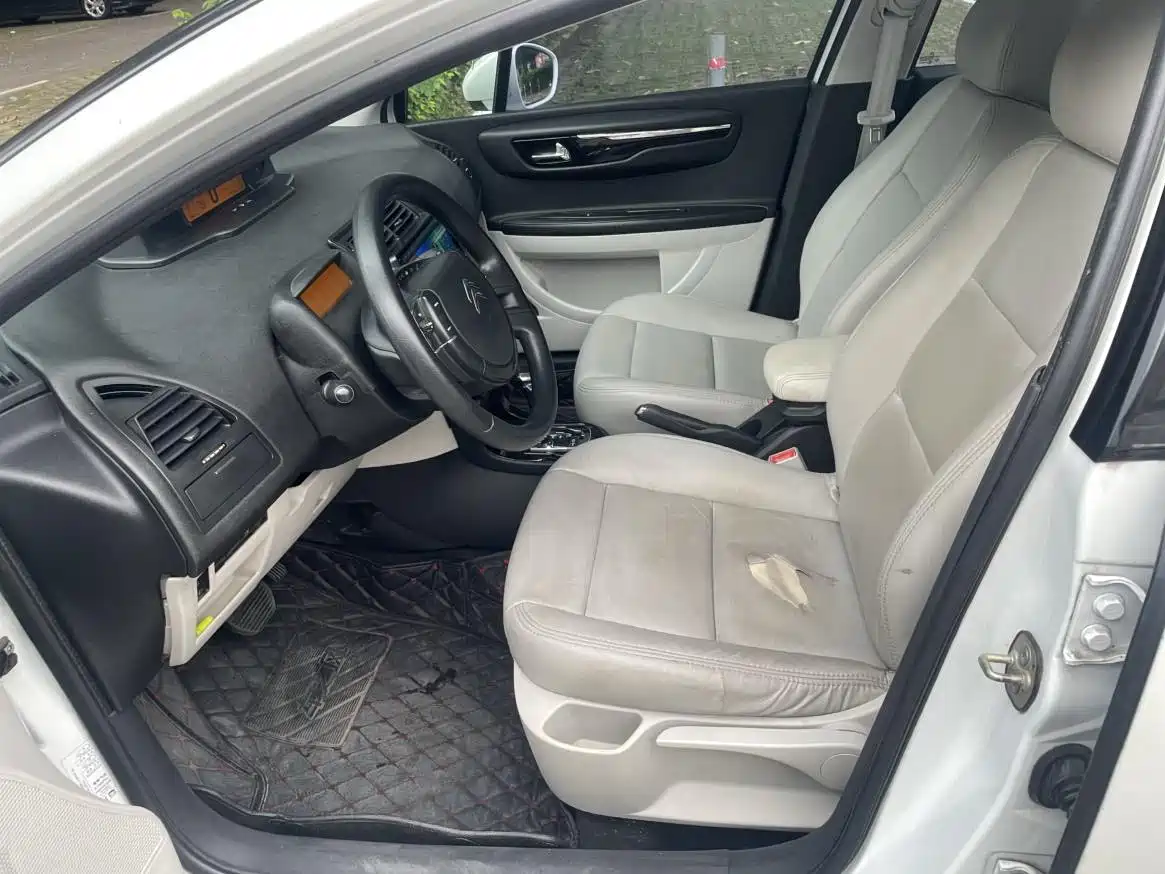 Фото 8 - Citroën C-Quatre