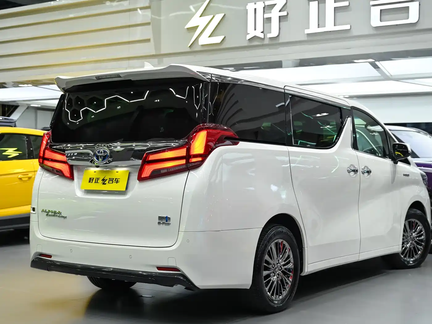 Toyota Alphard 2021 Hybrid 2.5L Premium фото 8