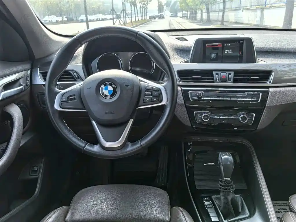 BMW X1 2019 sDrive18Li Premium Model фото 17