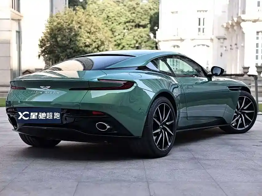ASTON MARTIN DB11