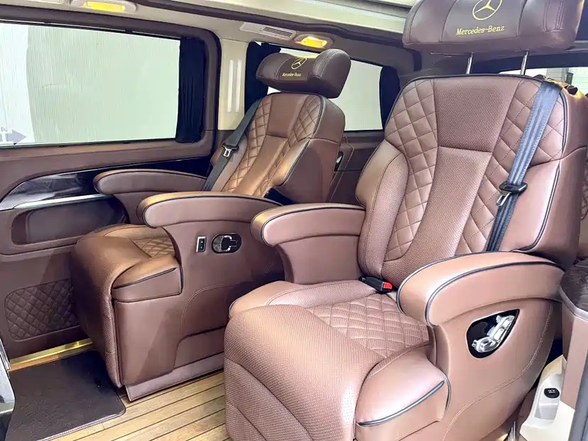 Mercedes-Benz V-Class 2018 V 260 L Premium Long Wheelbase Edition China VI фото 9