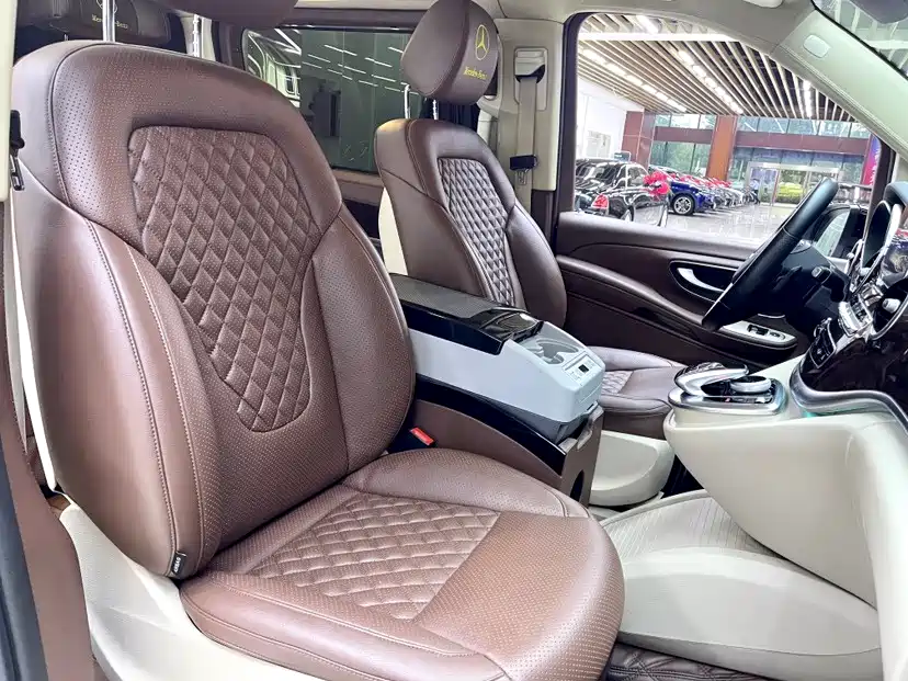 Mercedes-Benz V-Class 2018 V 260 L Premium Long Wheelbase Edition China VI фото 8