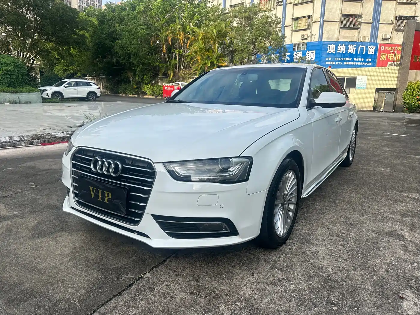 Фото 1 - Audi A4L