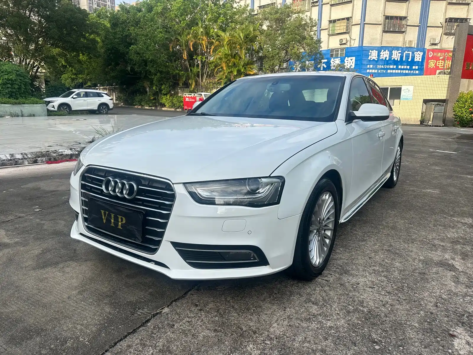 صورة 1 - Audi A4L