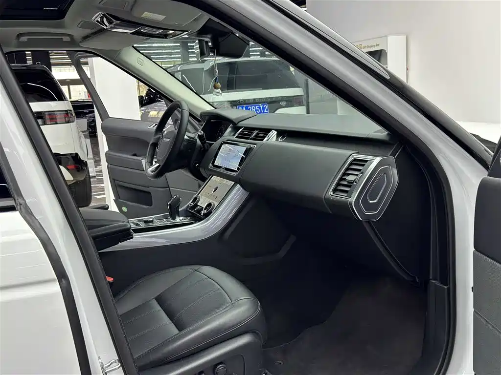 Land Rover Range Rover Sport PHEV 2021 P400e SE фото 8