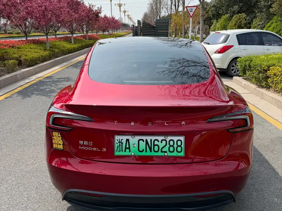 TESLA MODEL 3
