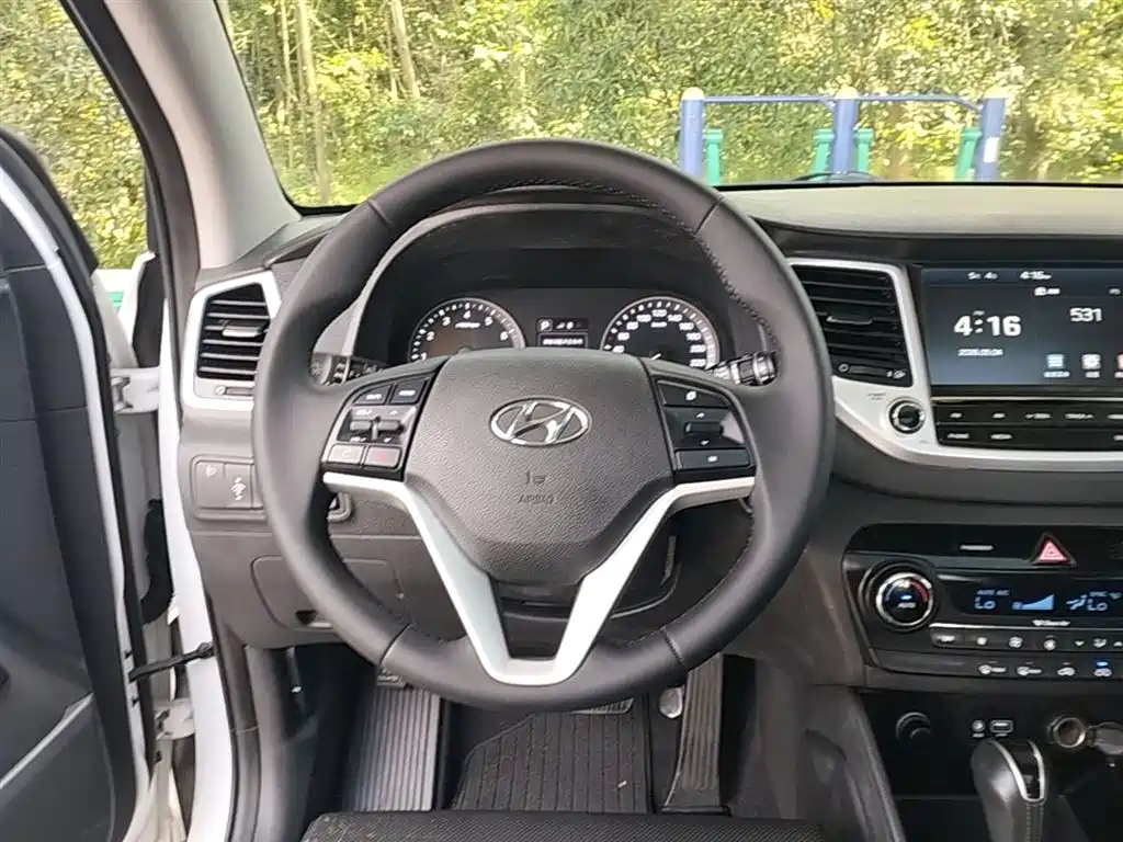 Hyundai Tucson 2015 1.6T Dual Clutch 2WD Smart фото 11