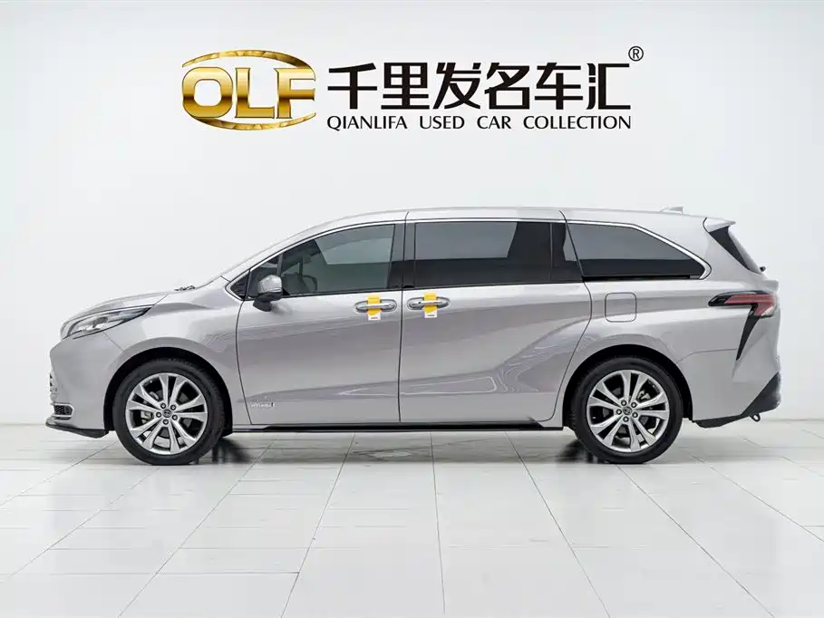 Toyota Sienna 2023 2.5L Hybrid Premium Edition фото 7
