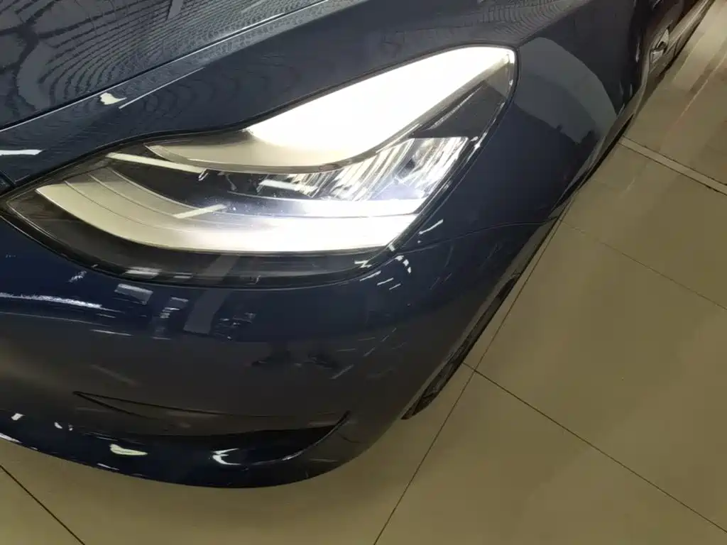 Фото 24 - Tesla Model 3