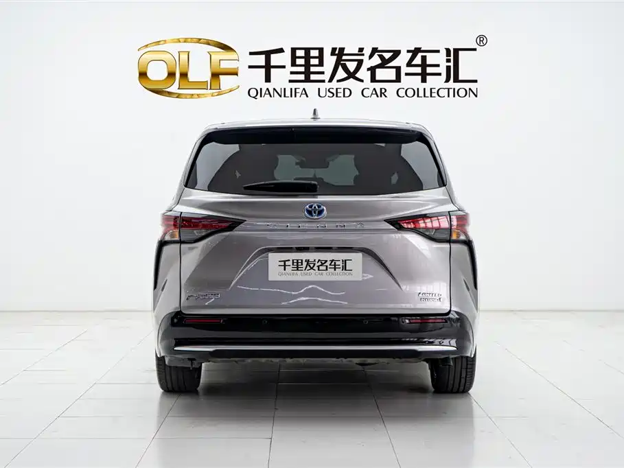Toyota Sienna 2023 2.5L Hybrid Premium Edition фото 5