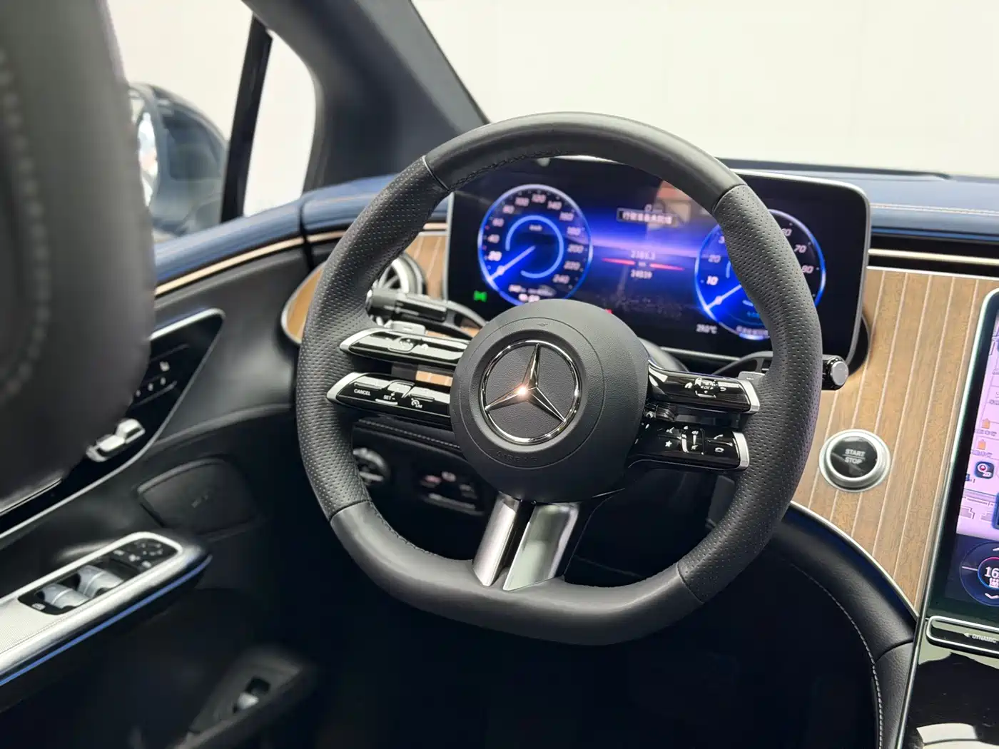 Mercedes-Benz EQE 2025 2025 Model 500 4MATIC Luxury Edition